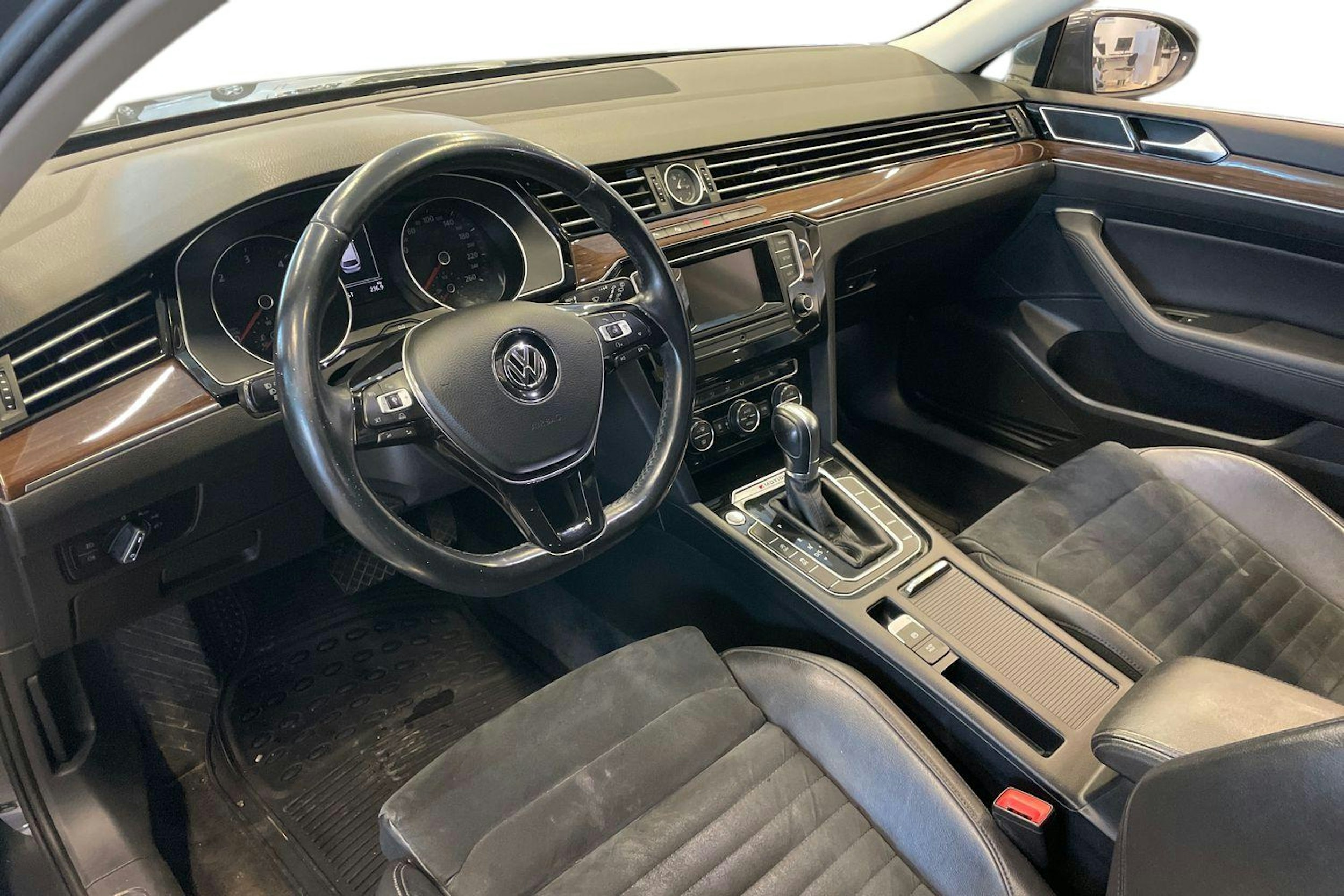 harmaa Volkswagen Passat 2016 kuva 7.