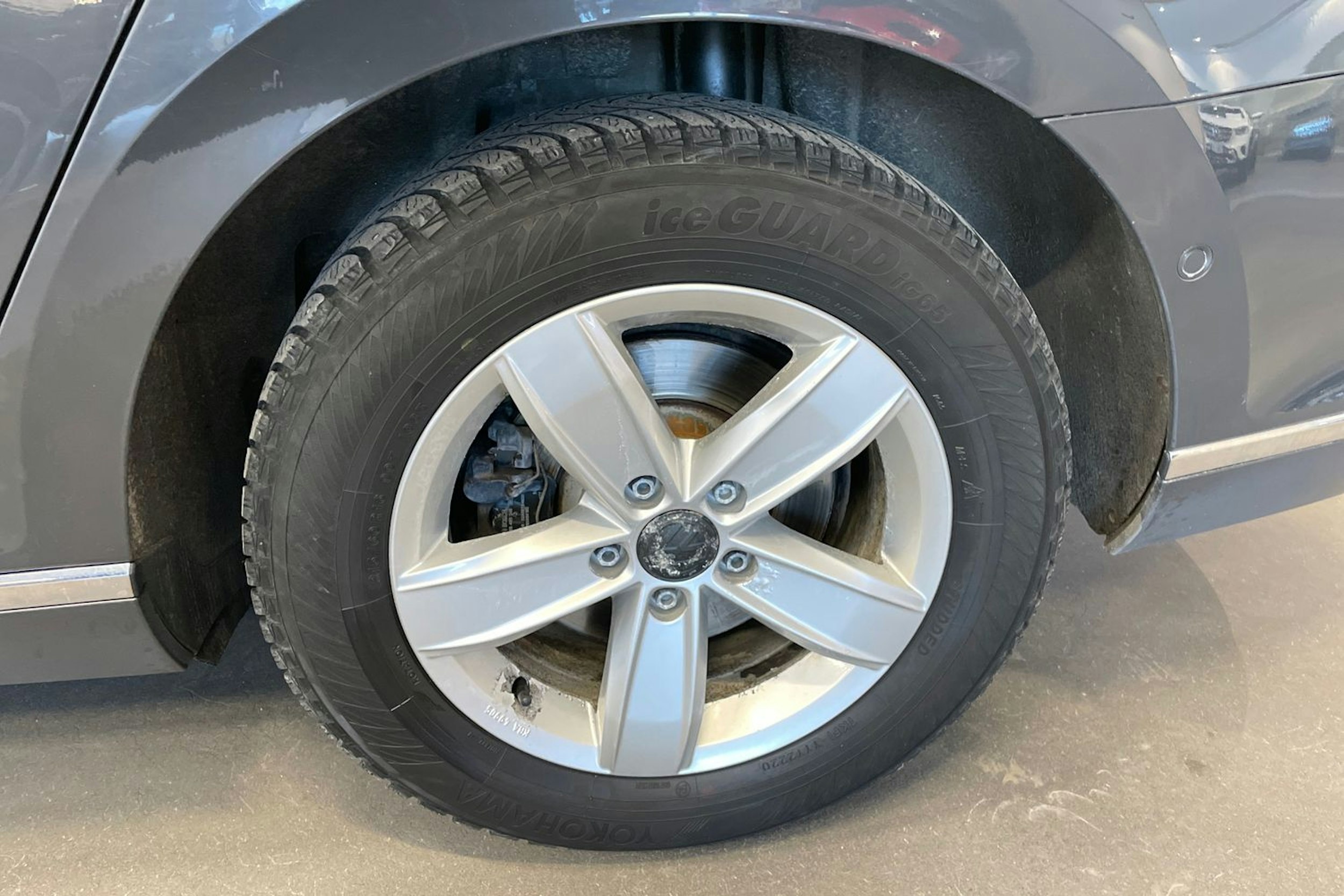 harmaa Volkswagen Passat 2016 kuva 13.