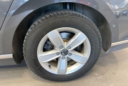 harmaa Volkswagen Passat 2016 kuva 13.