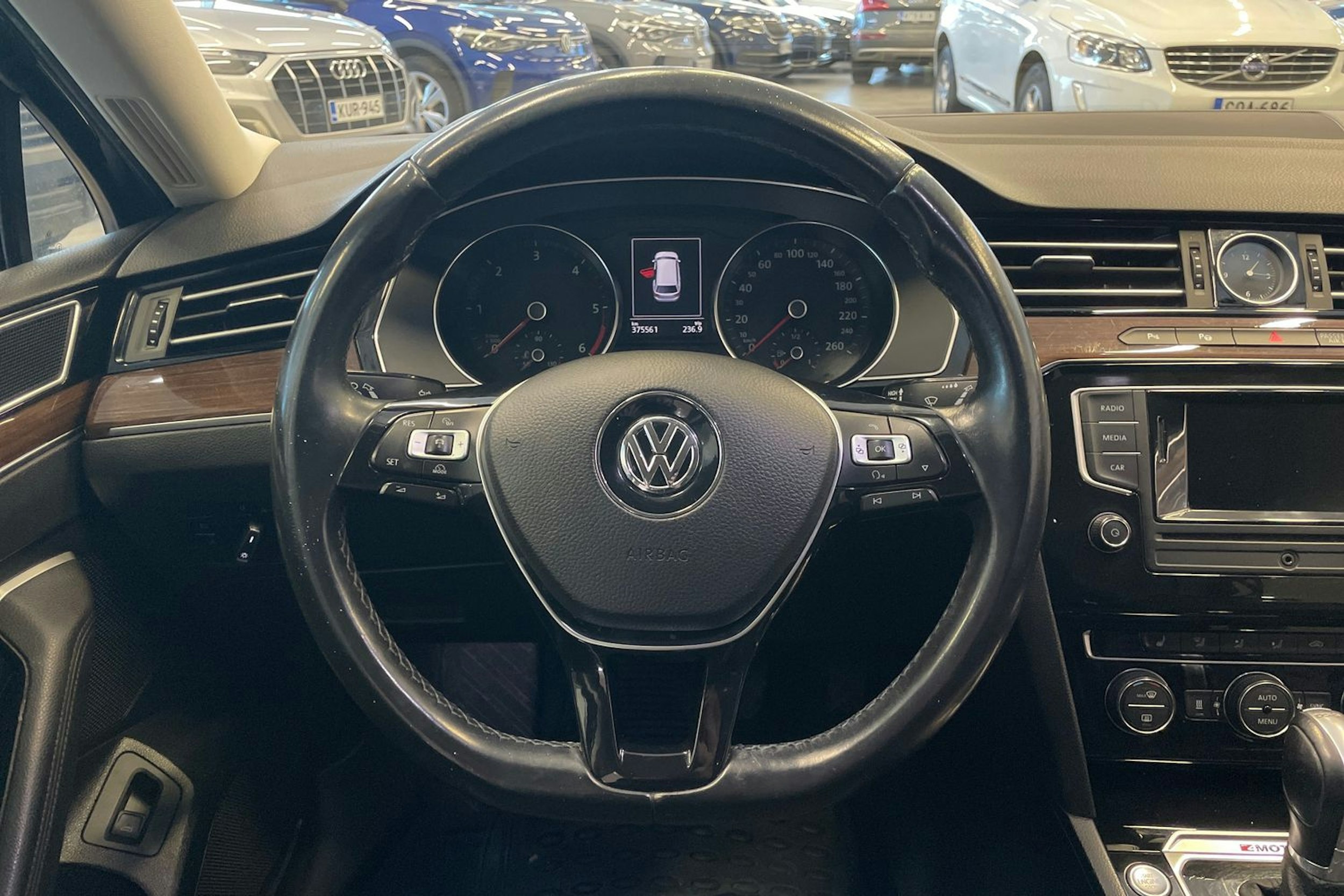 harmaa Volkswagen Passat 2016 kuva 16.