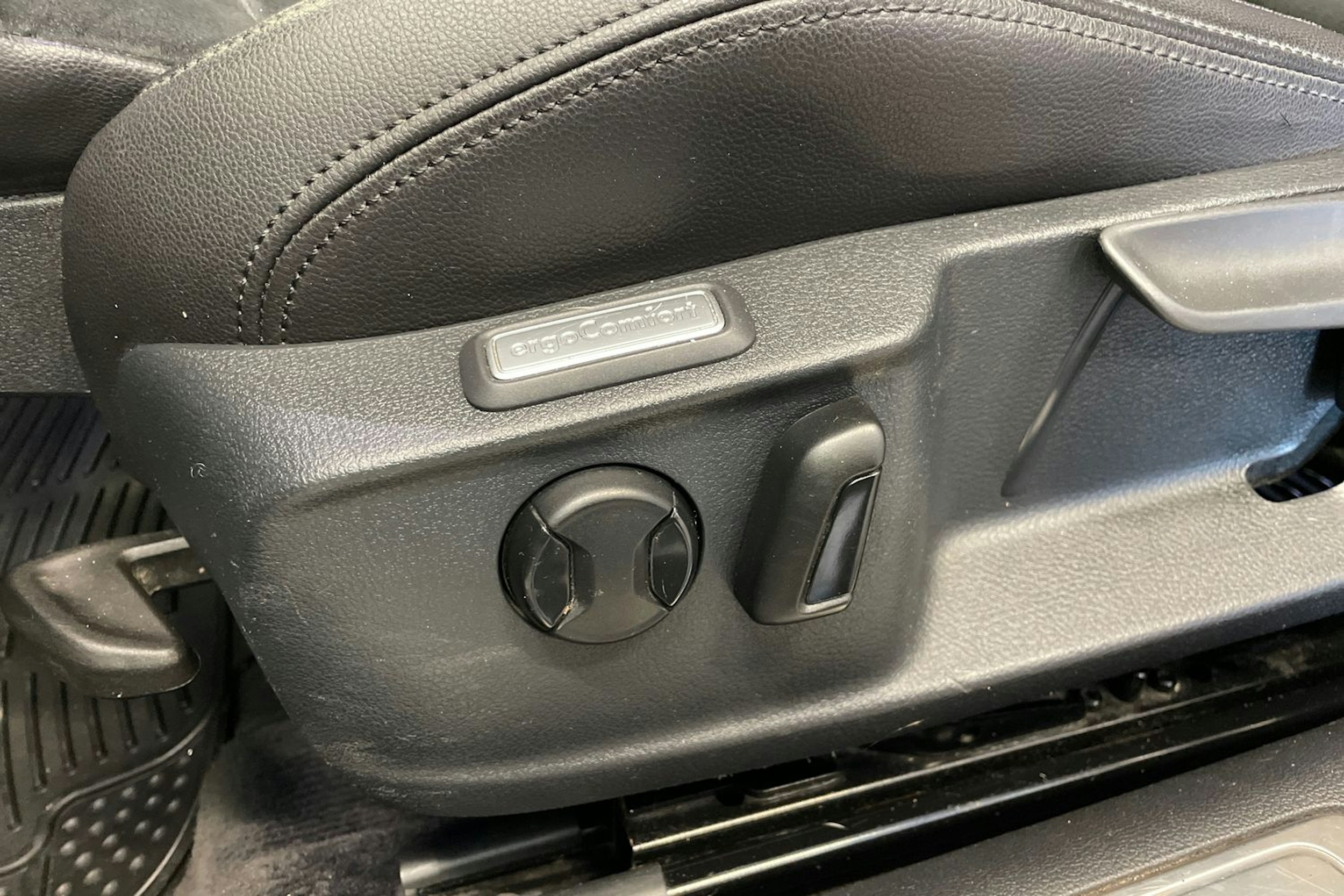 harmaa Volkswagen Passat 2016 kuva 17.