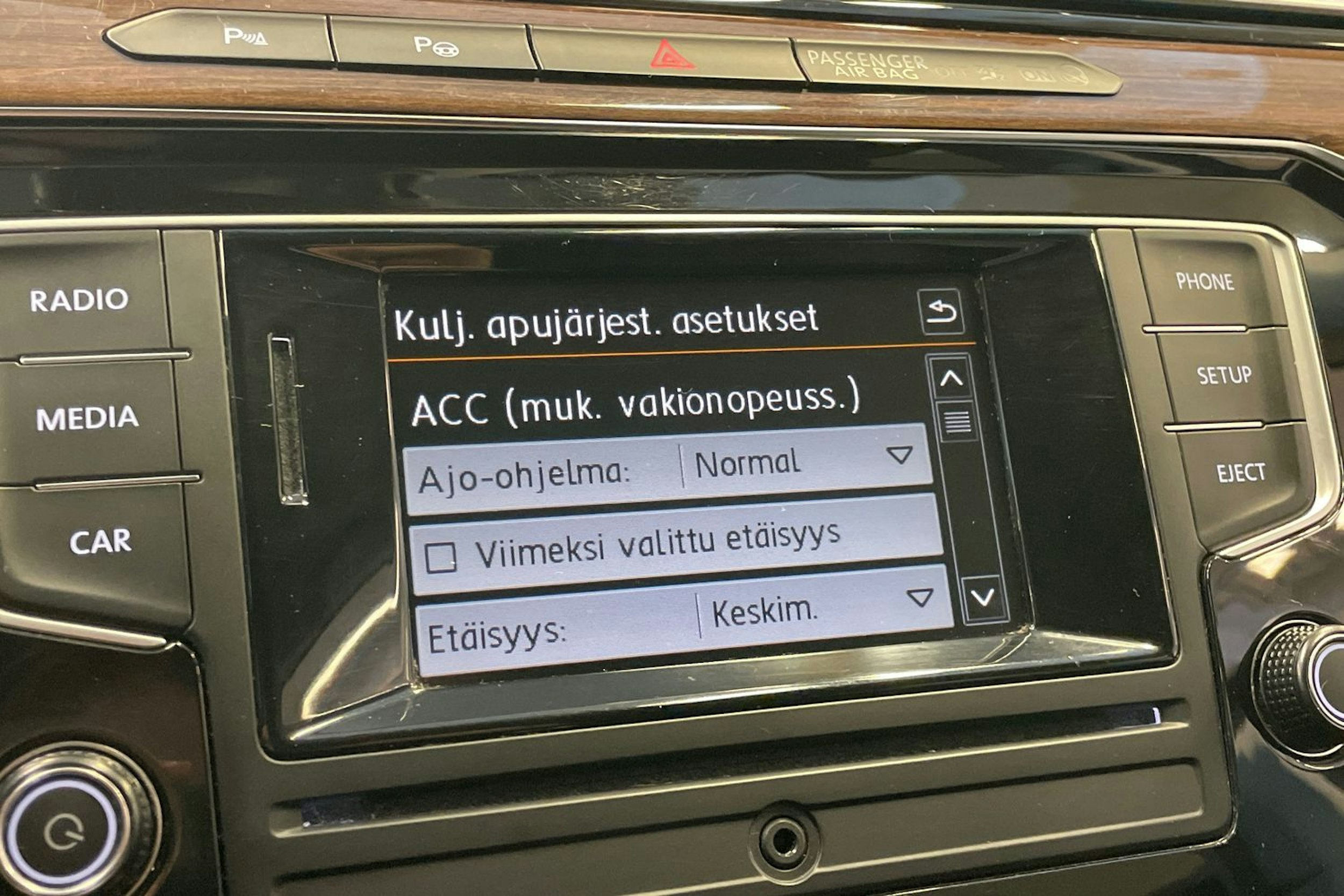 harmaa Volkswagen Passat 2016 kuva 21.