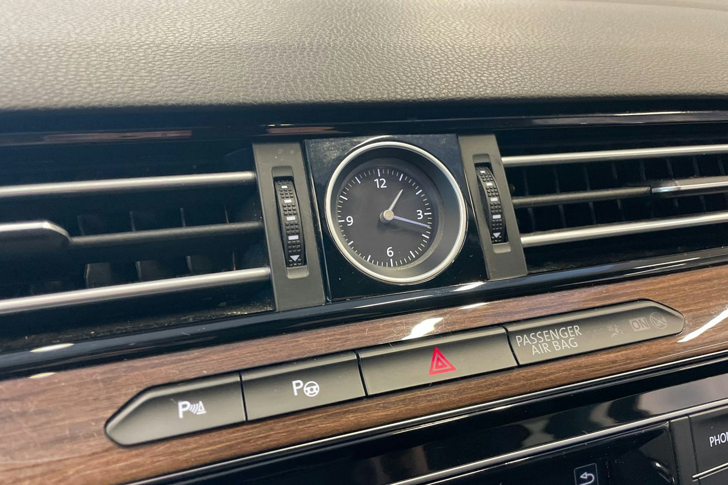 harmaa Volkswagen Passat 2016 kuva 22.