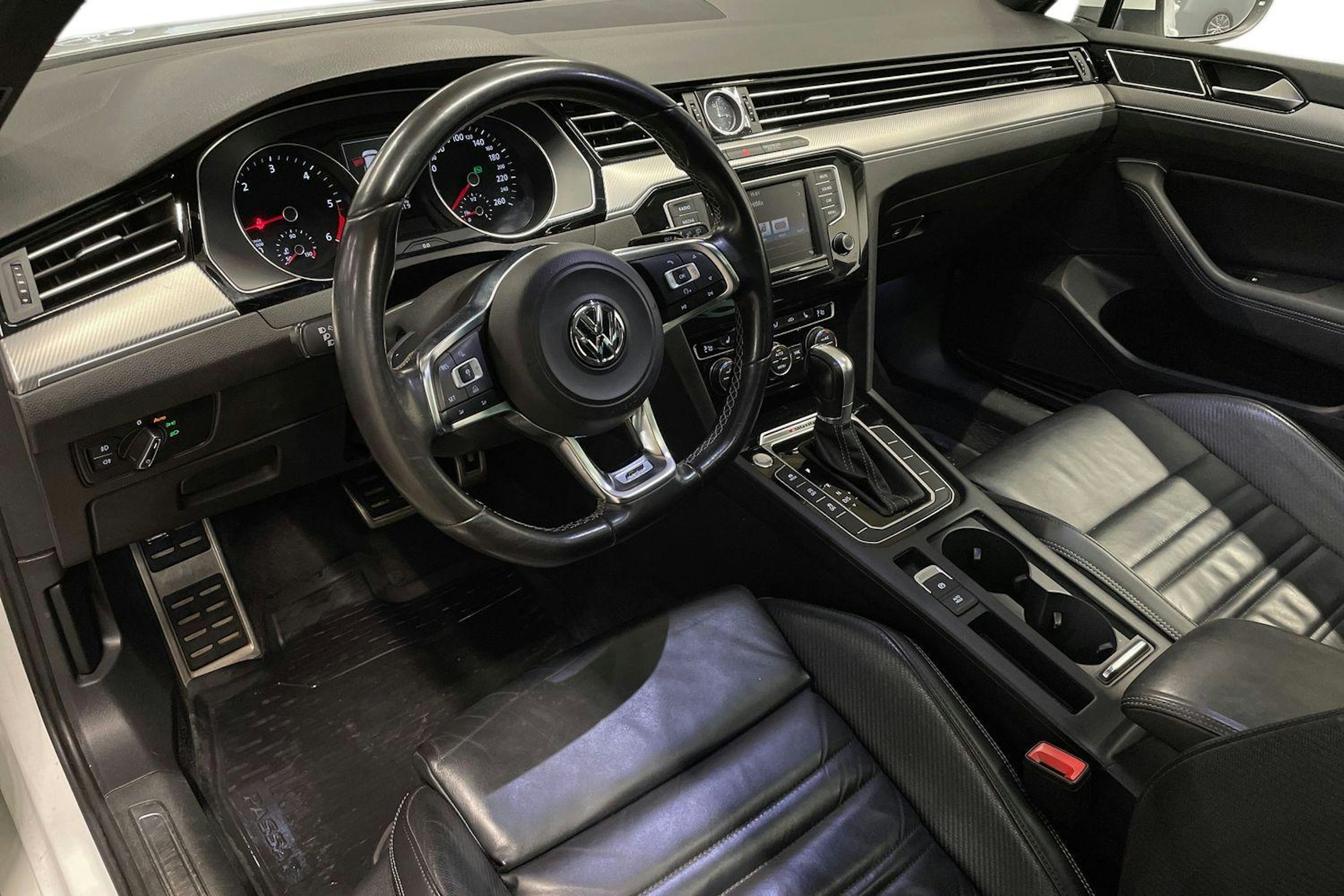 Valkoinen Volkswagen PASSAT 2016 kuva 7.