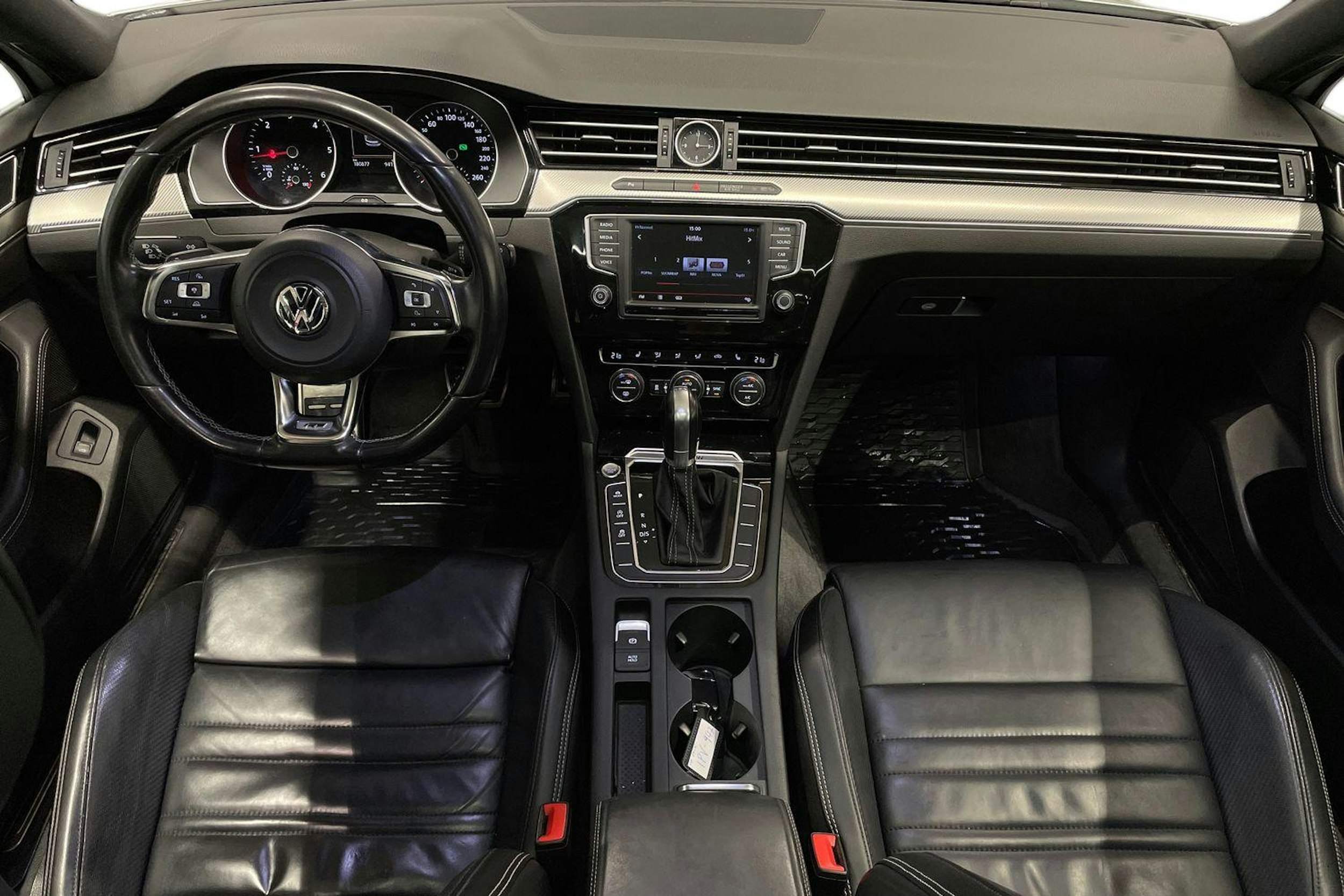 Valkoinen Volkswagen PASSAT 2016 kuva 9.