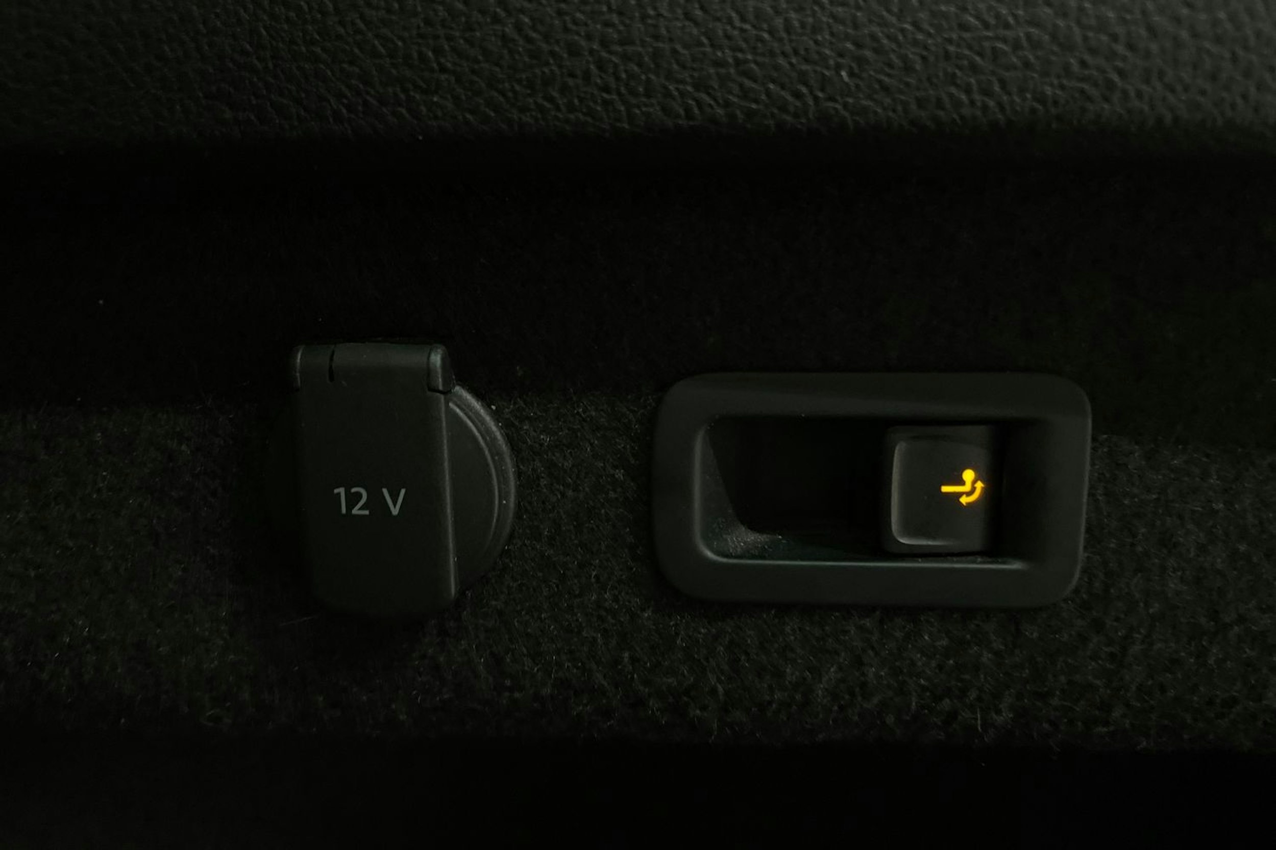 Valkoinen Volkswagen PASSAT 2016 kuva 16.