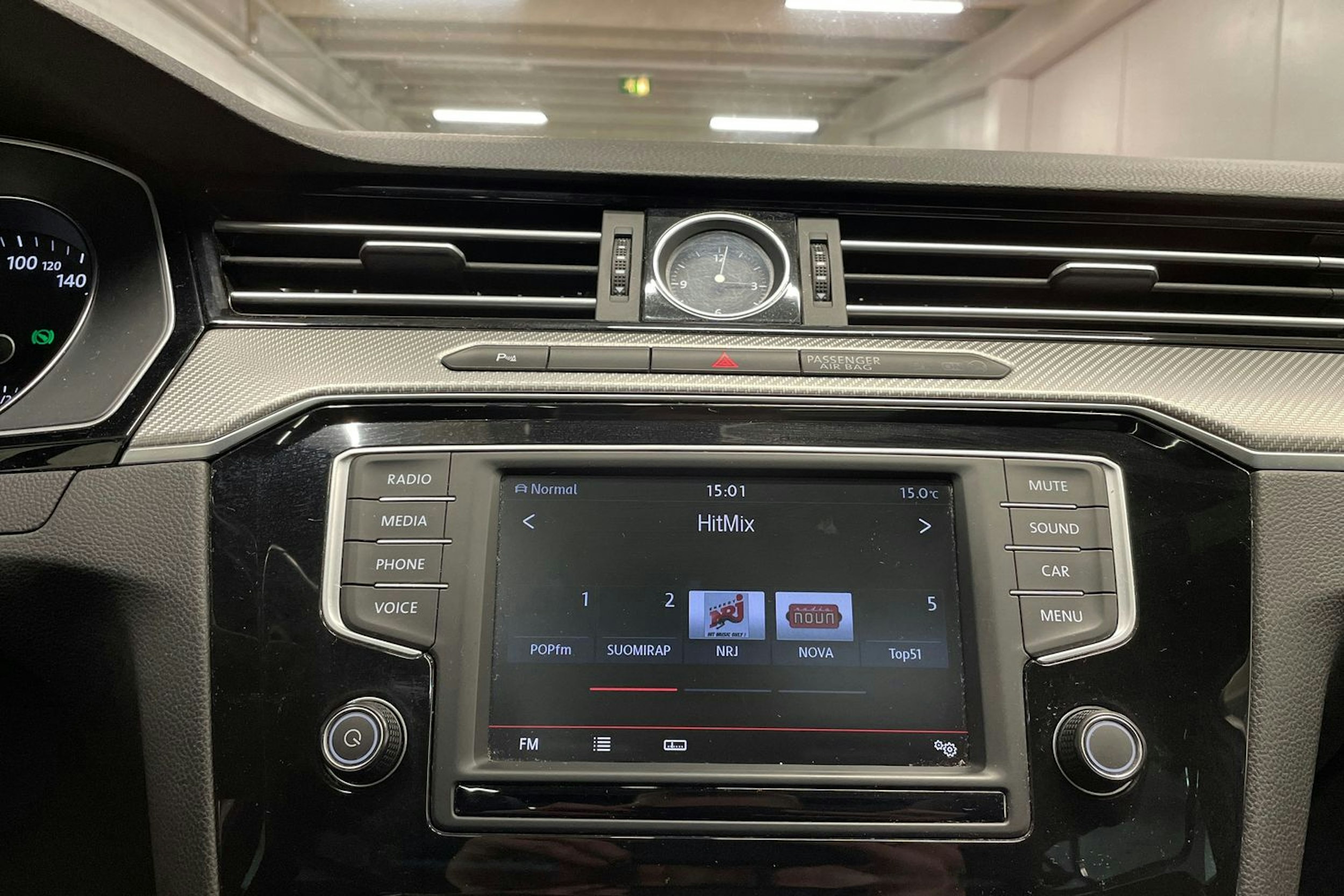 Valkoinen Volkswagen PASSAT 2016 kuva 18.