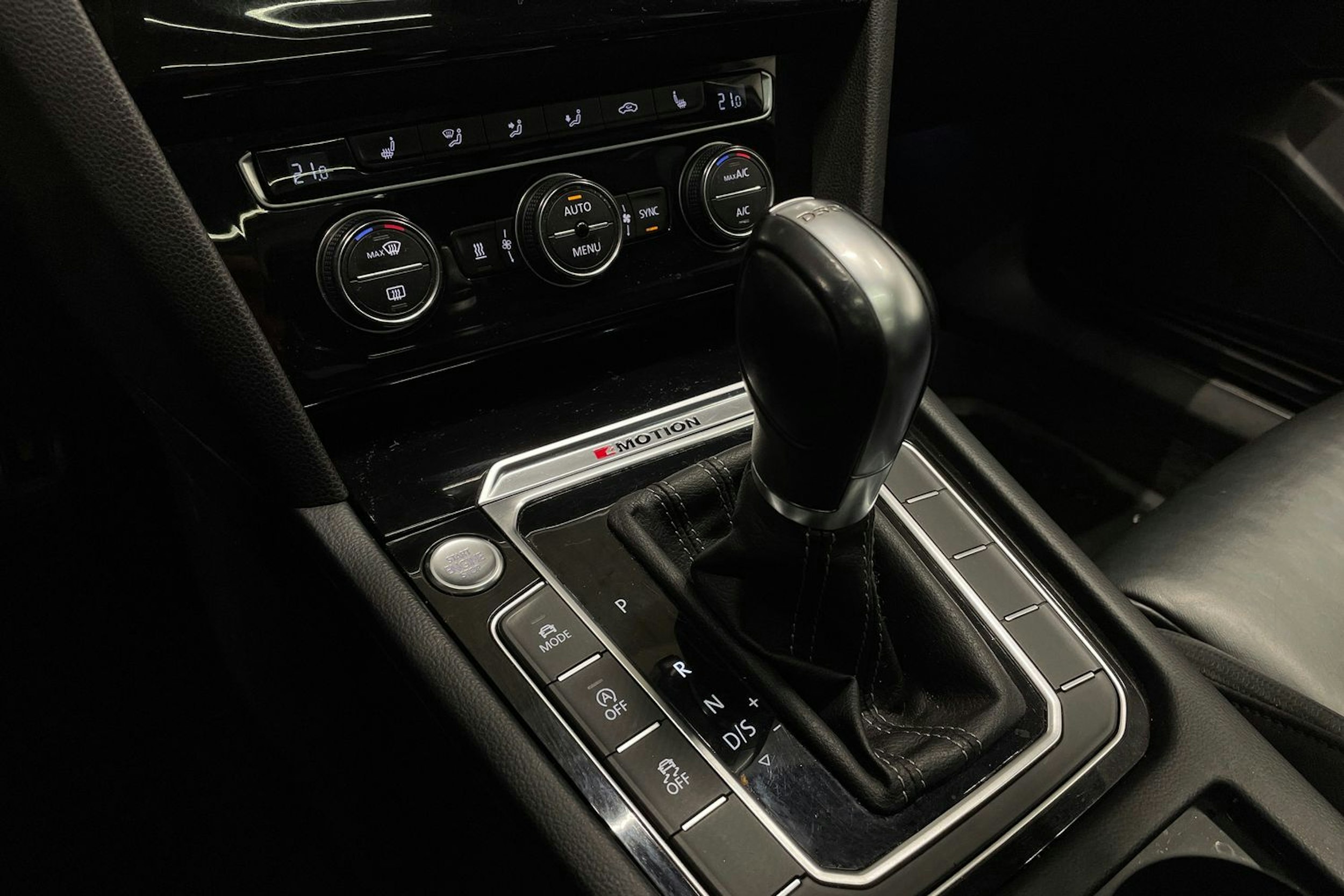 Valkoinen Volkswagen PASSAT 2016 kuva 22.