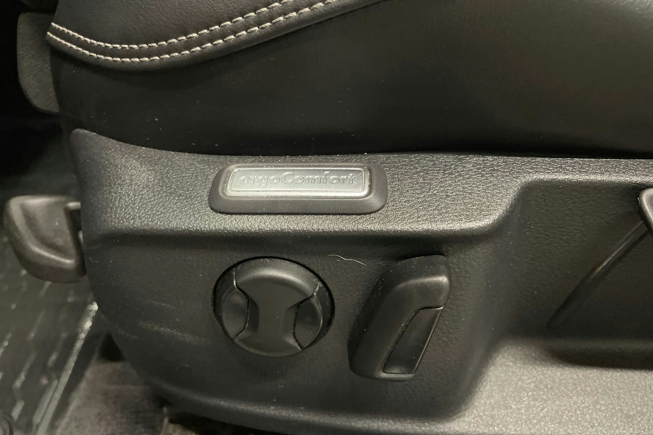 Valkoinen Volkswagen PASSAT 2016 kuva 27.