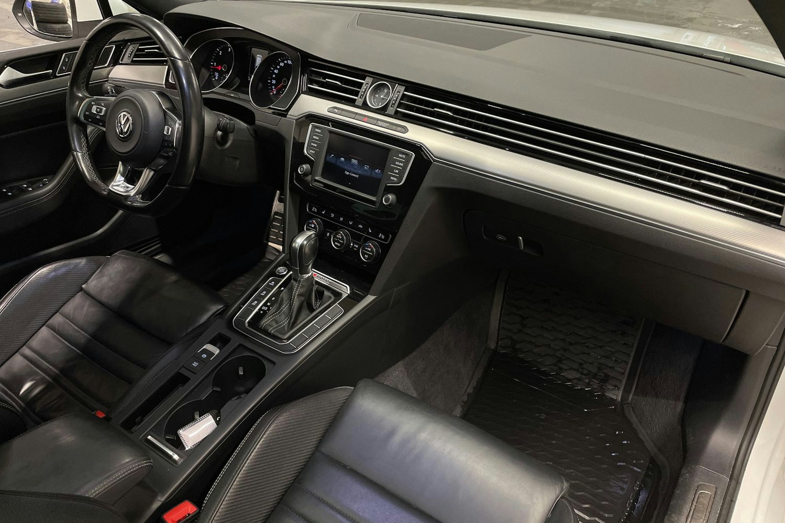 Valkoinen Volkswagen PASSAT 2016 kuva 31.