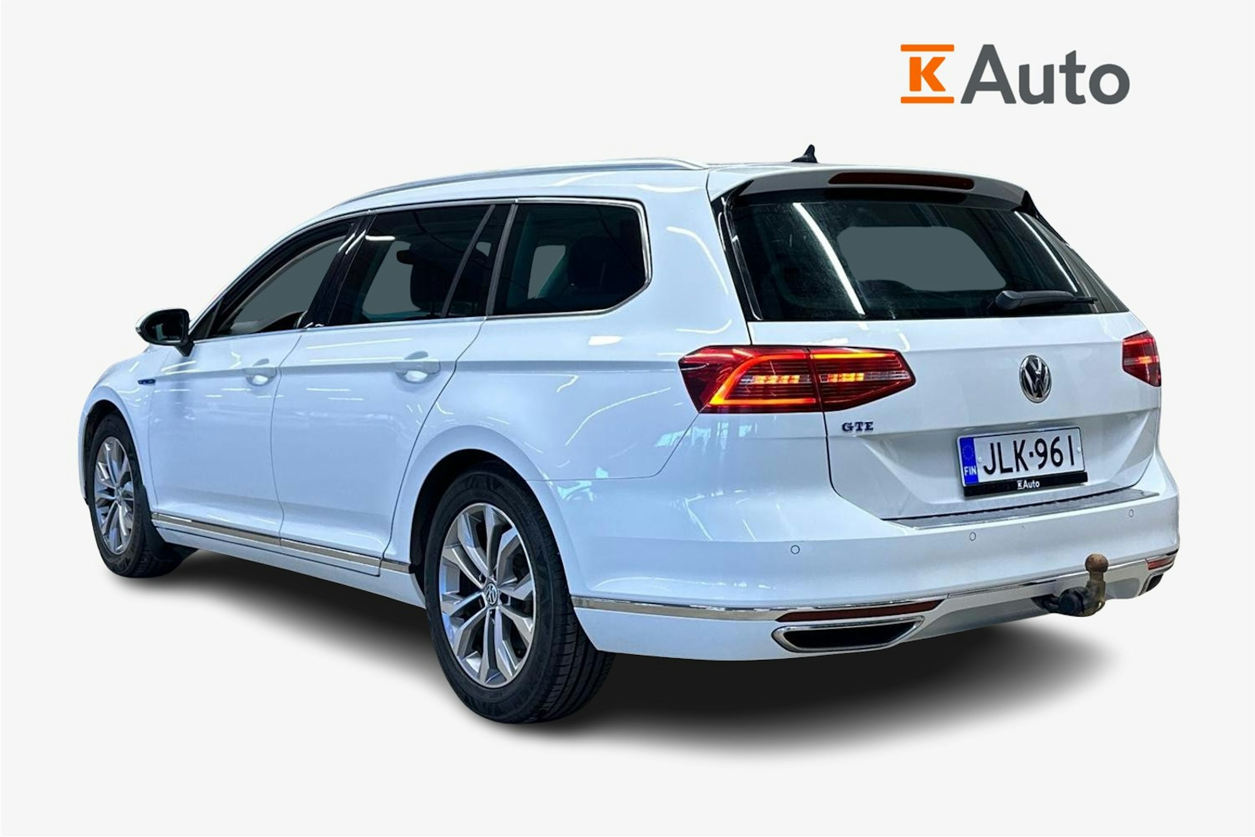 valkoinen Volkswagen Passat 2016 kuva 2.