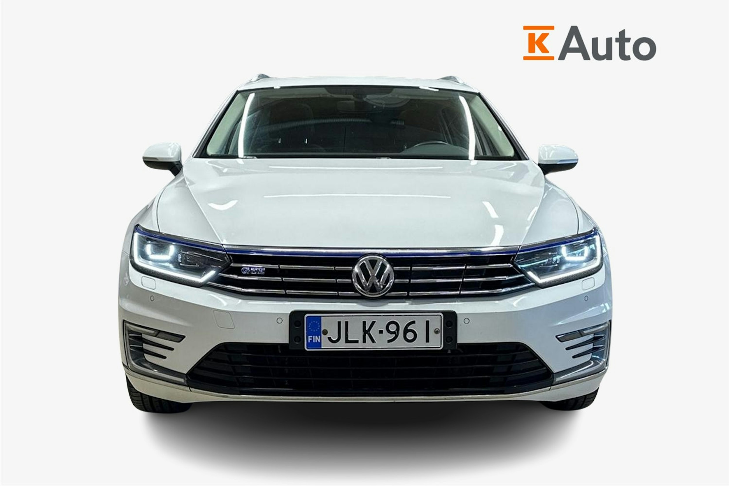 valkoinen Volkswagen Passat 2016 kuva 5.