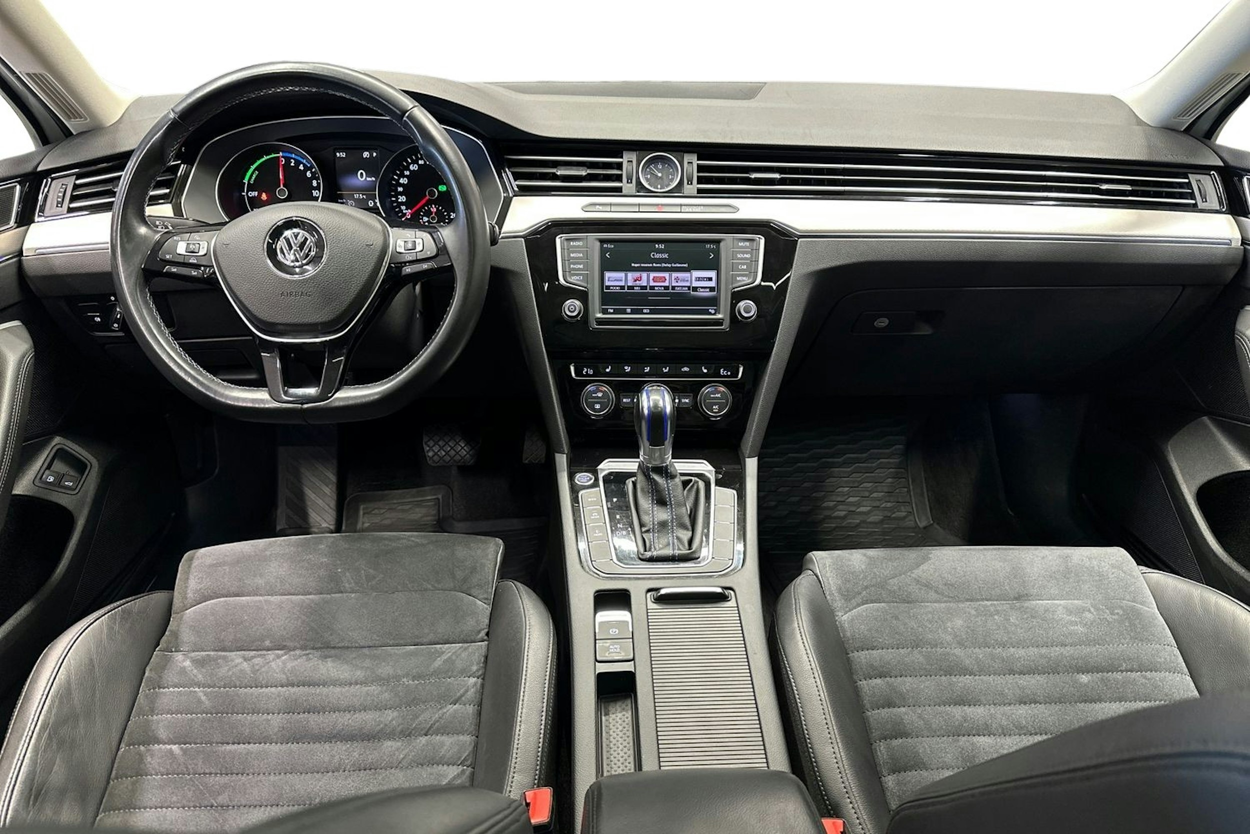 valkoinen Volkswagen Passat 2016 kuva 9.
