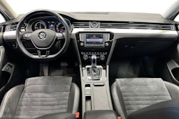valkoinen Volkswagen Passat 2016 kuva 9.