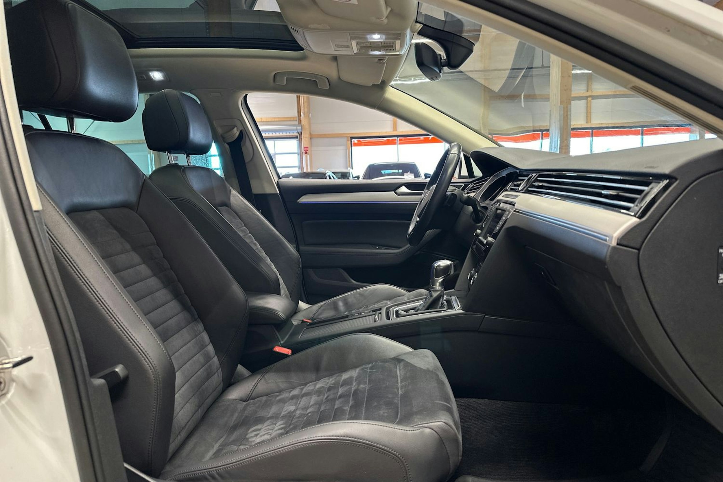 valkoinen Volkswagen Passat 2016 kuva 13.