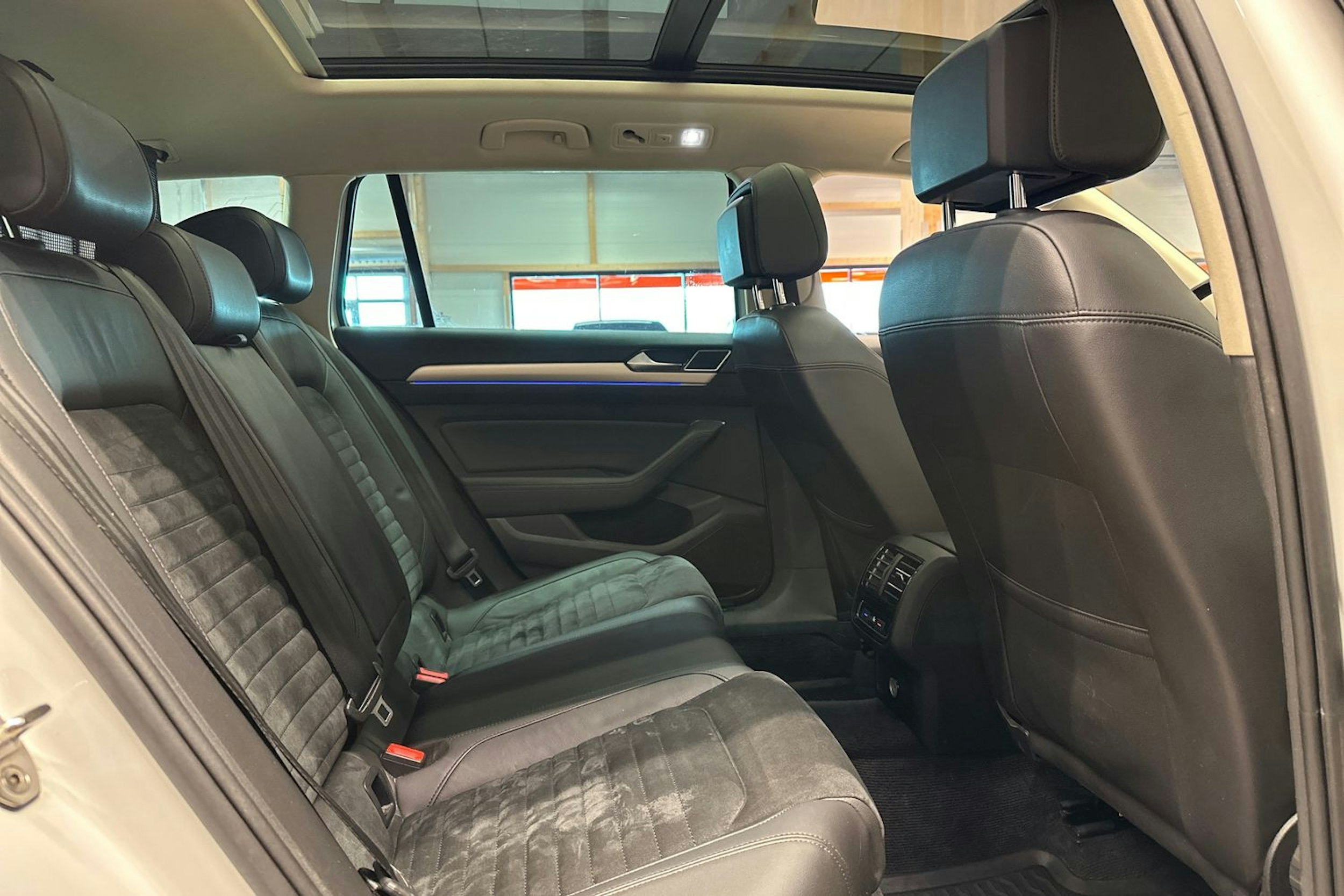 valkoinen Volkswagen Passat 2016 kuva 14.
