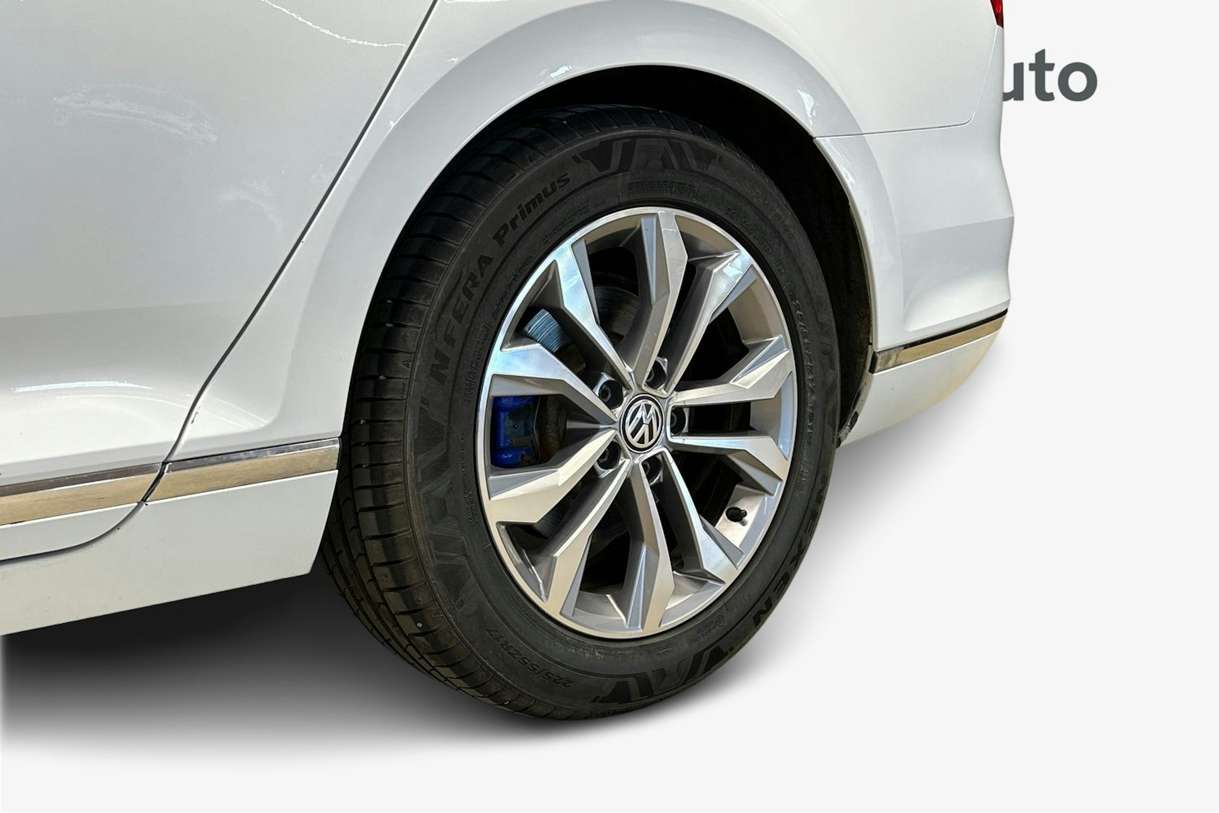 valkoinen Volkswagen Passat 2016 kuva 17.
