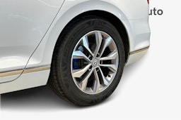 valkoinen Volkswagen Passat 2016 kuva 17.