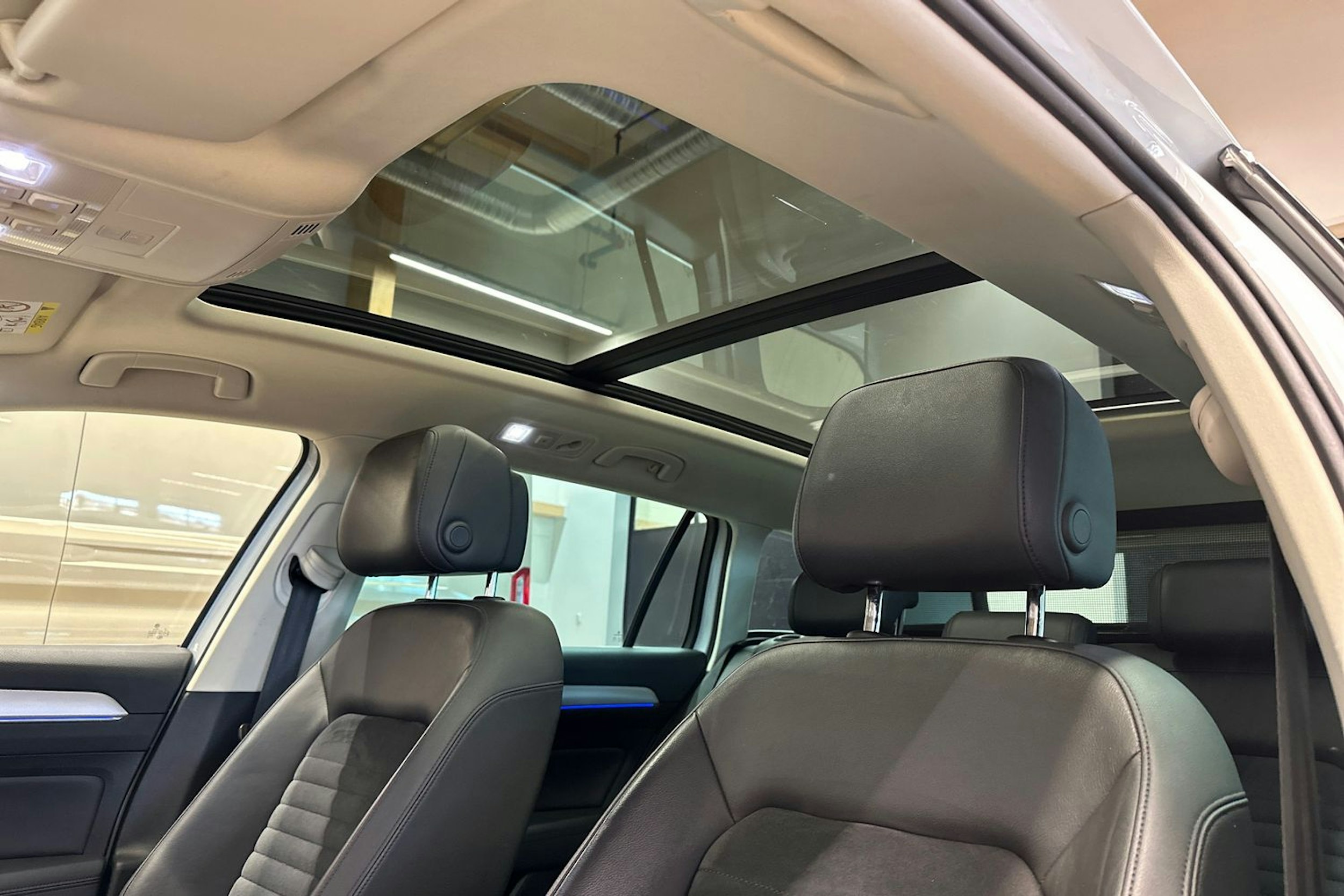valkoinen Volkswagen Passat 2016 kuva 19.