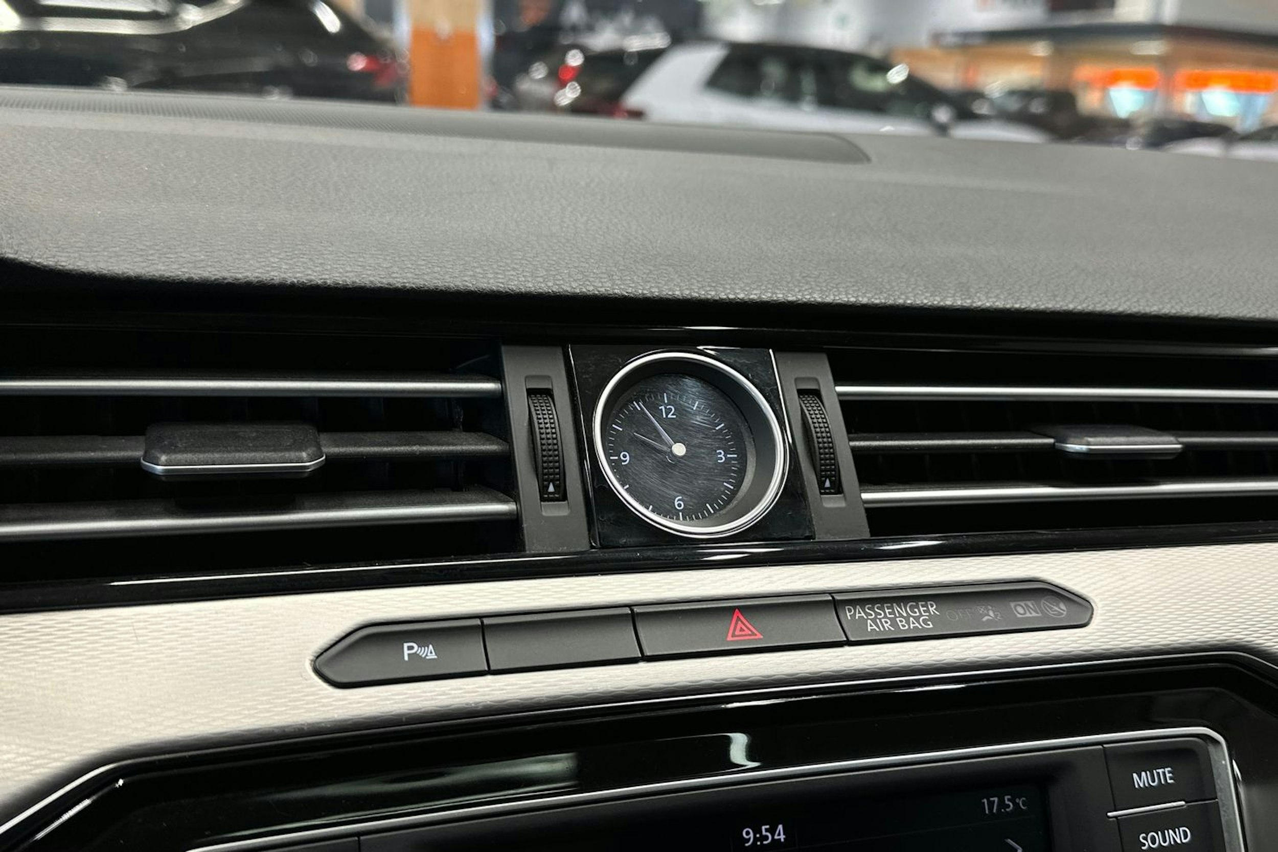 valkoinen Volkswagen Passat 2016 kuva 20.