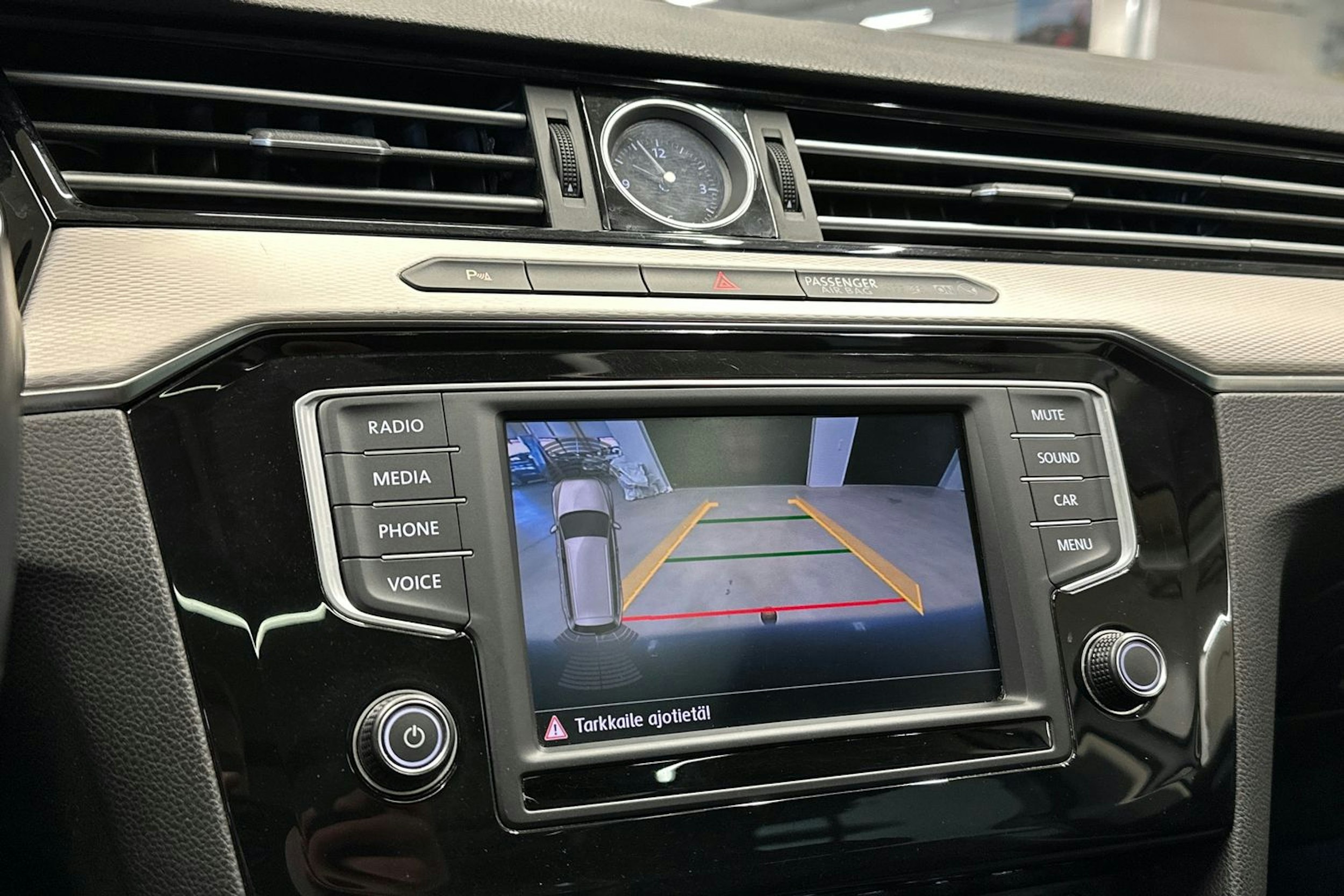 valkoinen Volkswagen Passat 2016 kuva 21.