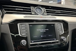 valkoinen Volkswagen Passat 2016 kuva 22.