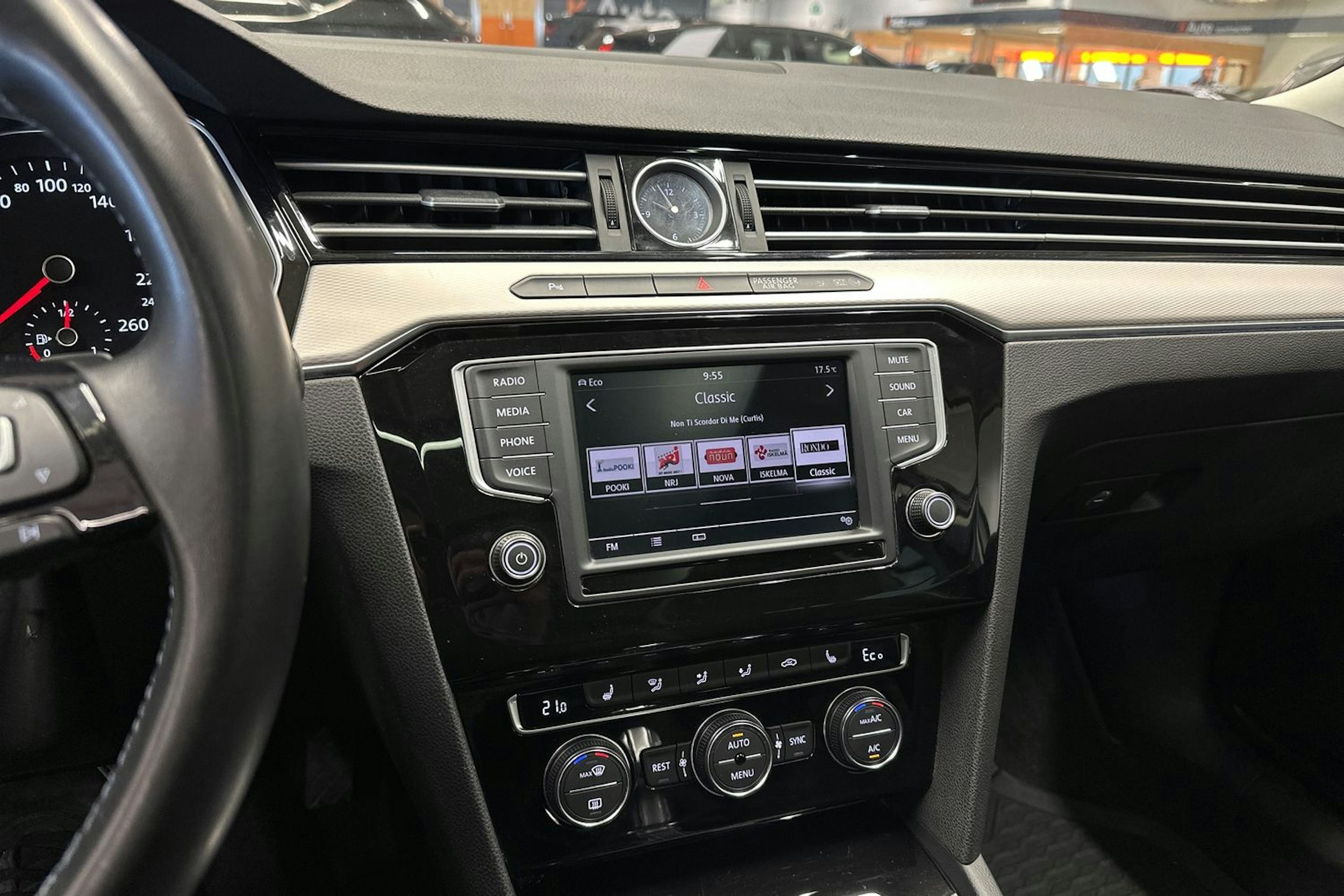 valkoinen Volkswagen Passat 2016 kuva 23.