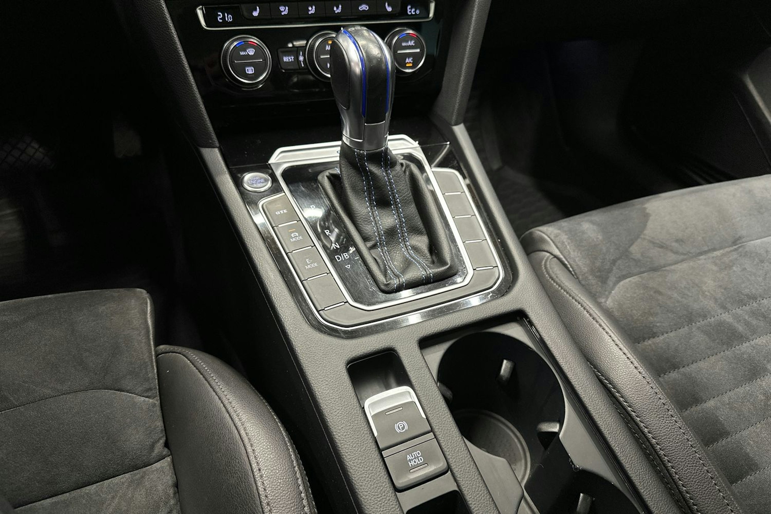 valkoinen Volkswagen Passat 2016 kuva 24.
