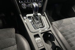 valkoinen Volkswagen Passat 2016 kuva 24.
