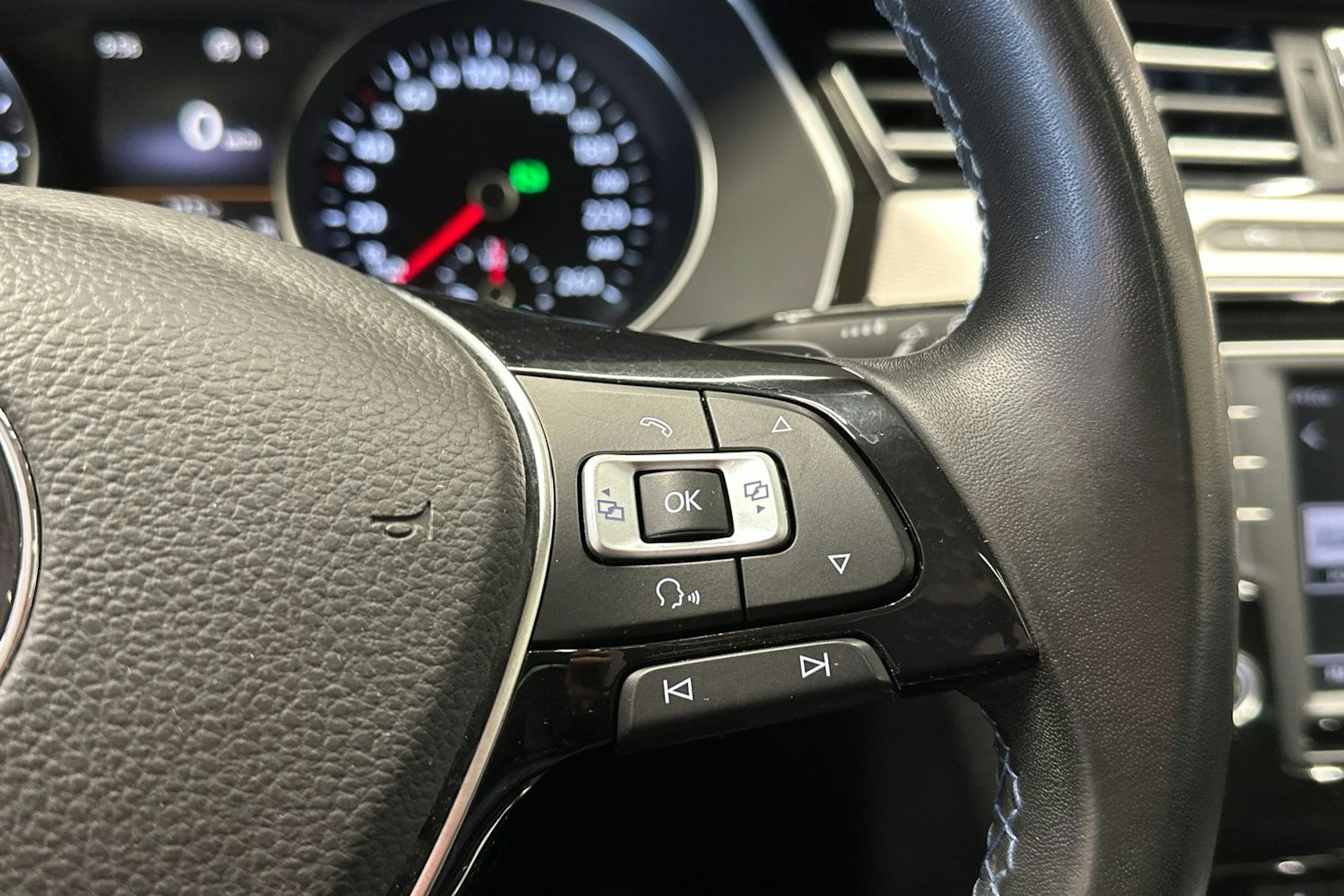 valkoinen Volkswagen Passat 2016 kuva 27.