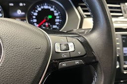 valkoinen Volkswagen Passat 2016 kuva 27.
