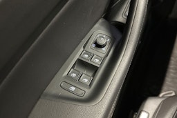 valkoinen Volkswagen Passat 2016 kuva 29.