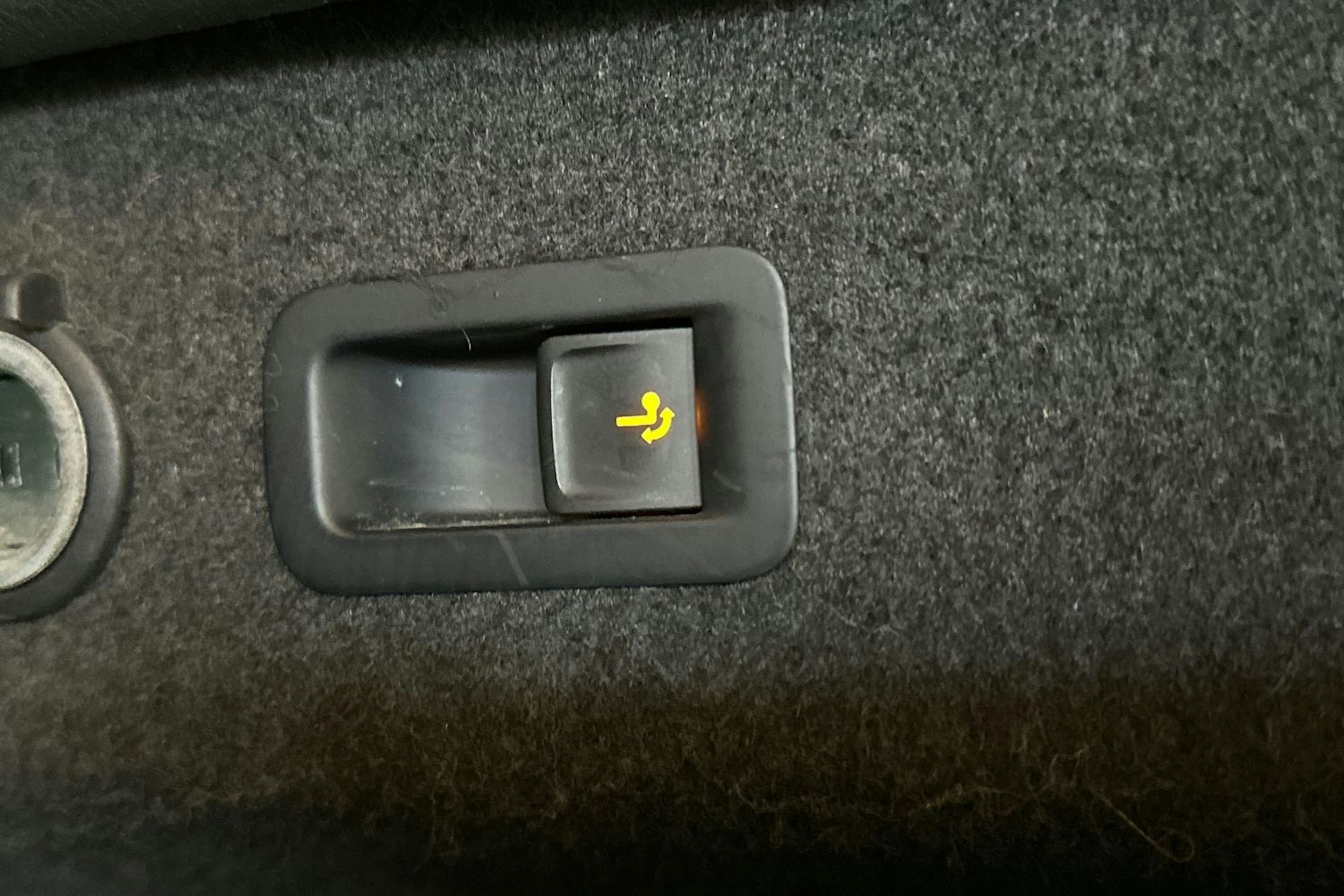 valkoinen Volkswagen Passat 2016 kuva 31.