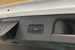 valkoinen Volkswagen Passat 2016 kuva 32.
