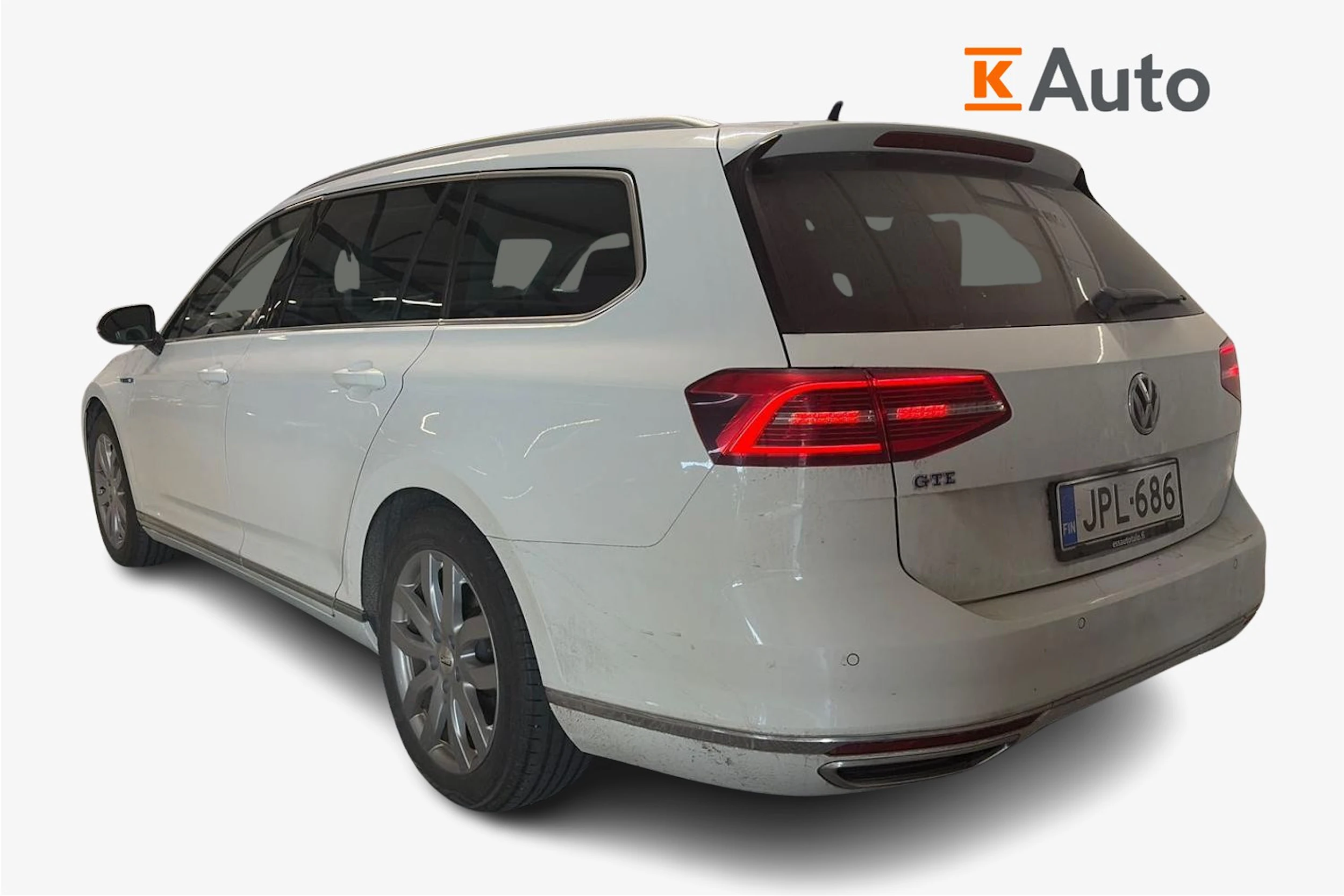 valkoinen Volkswagen Passat 2016 kuva 2.
