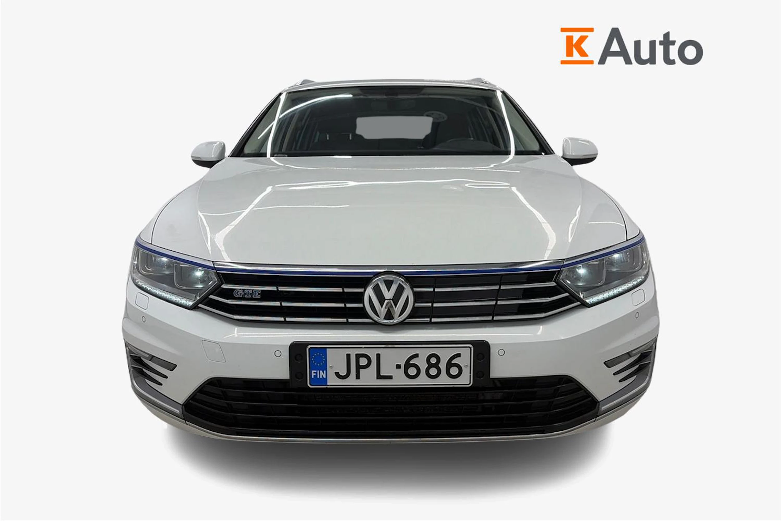 valkoinen Volkswagen Passat 2017 kuva 4.