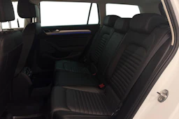 valkoinen Volkswagen Passat 2017 kuva 8.