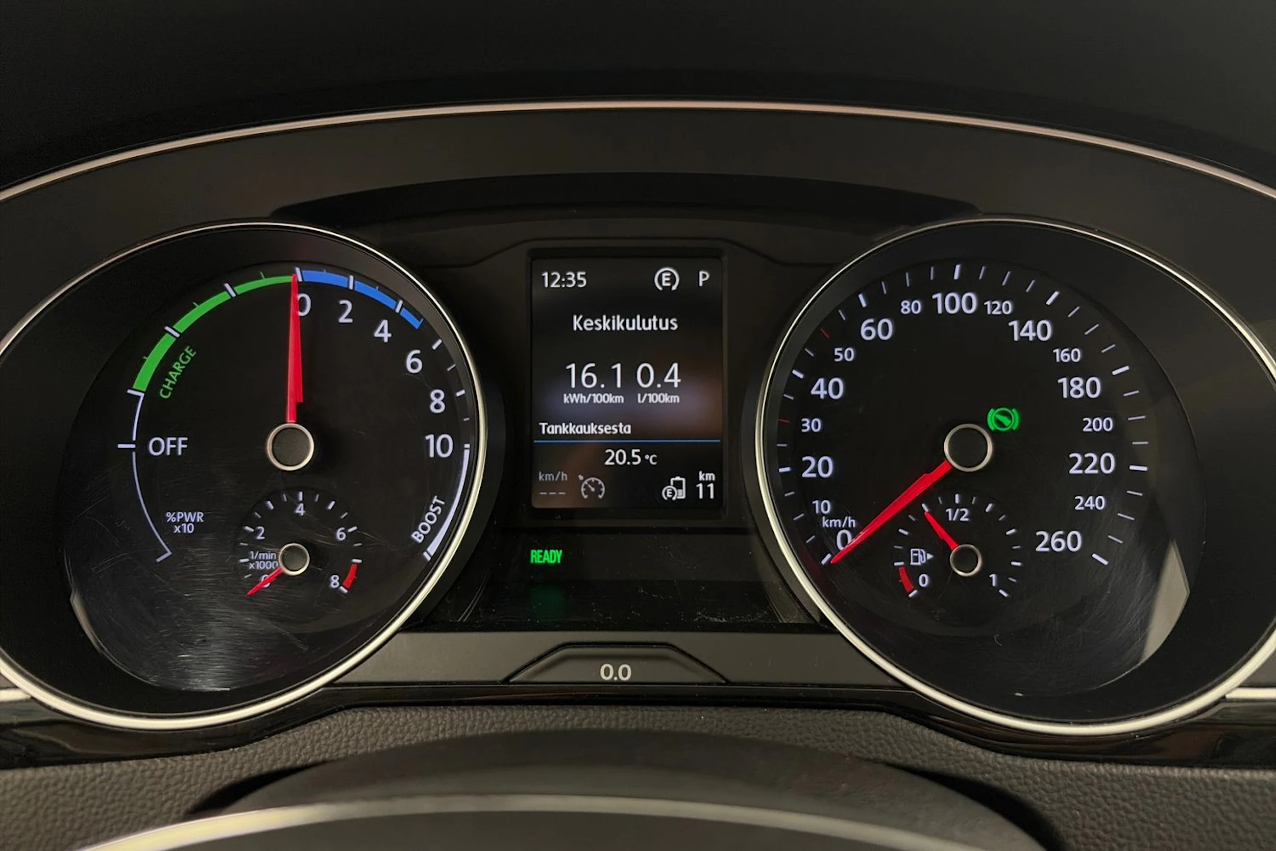 valkoinen Volkswagen Passat 2017 kuva 14.