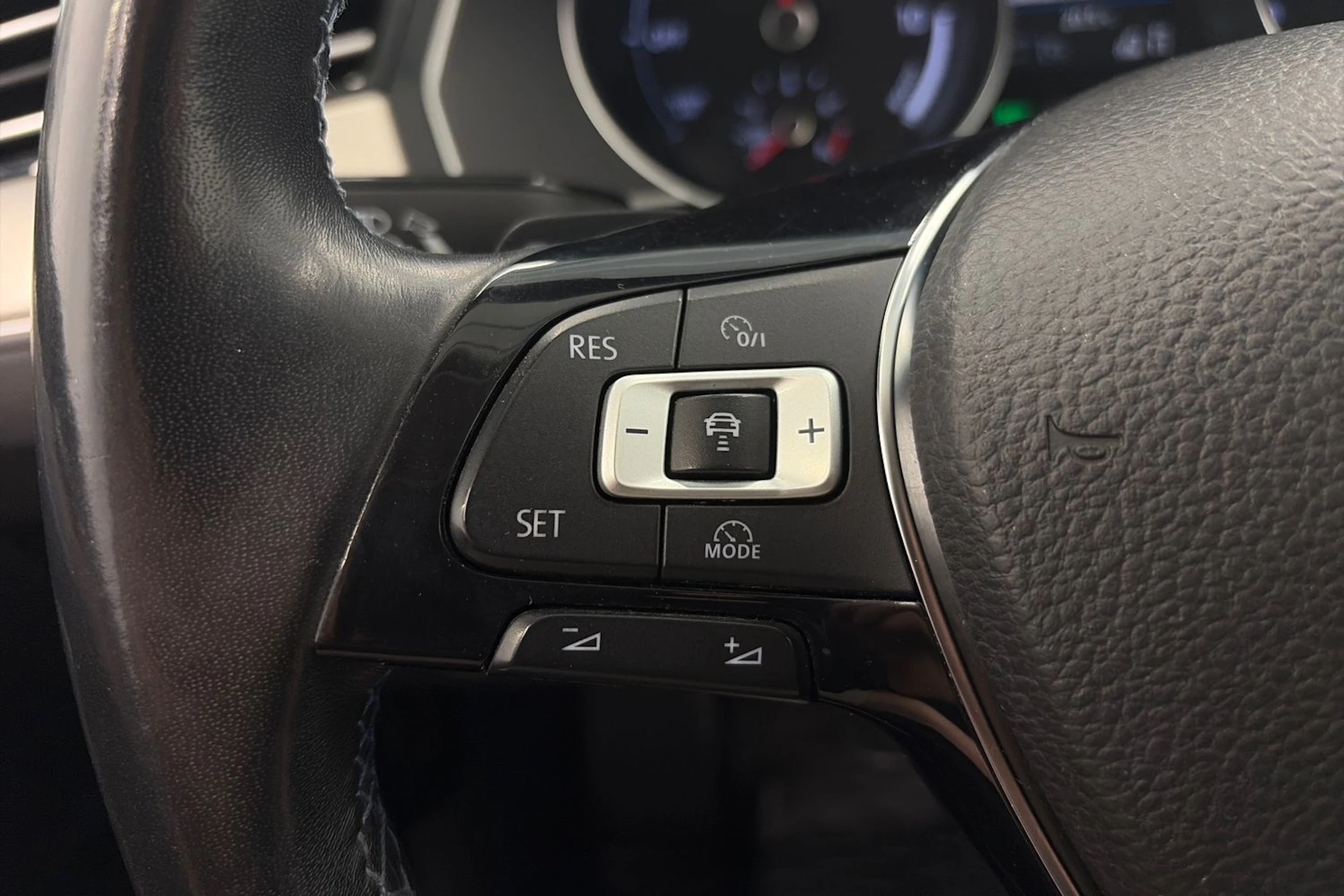 valkoinen Volkswagen Passat 2017 kuva 15.