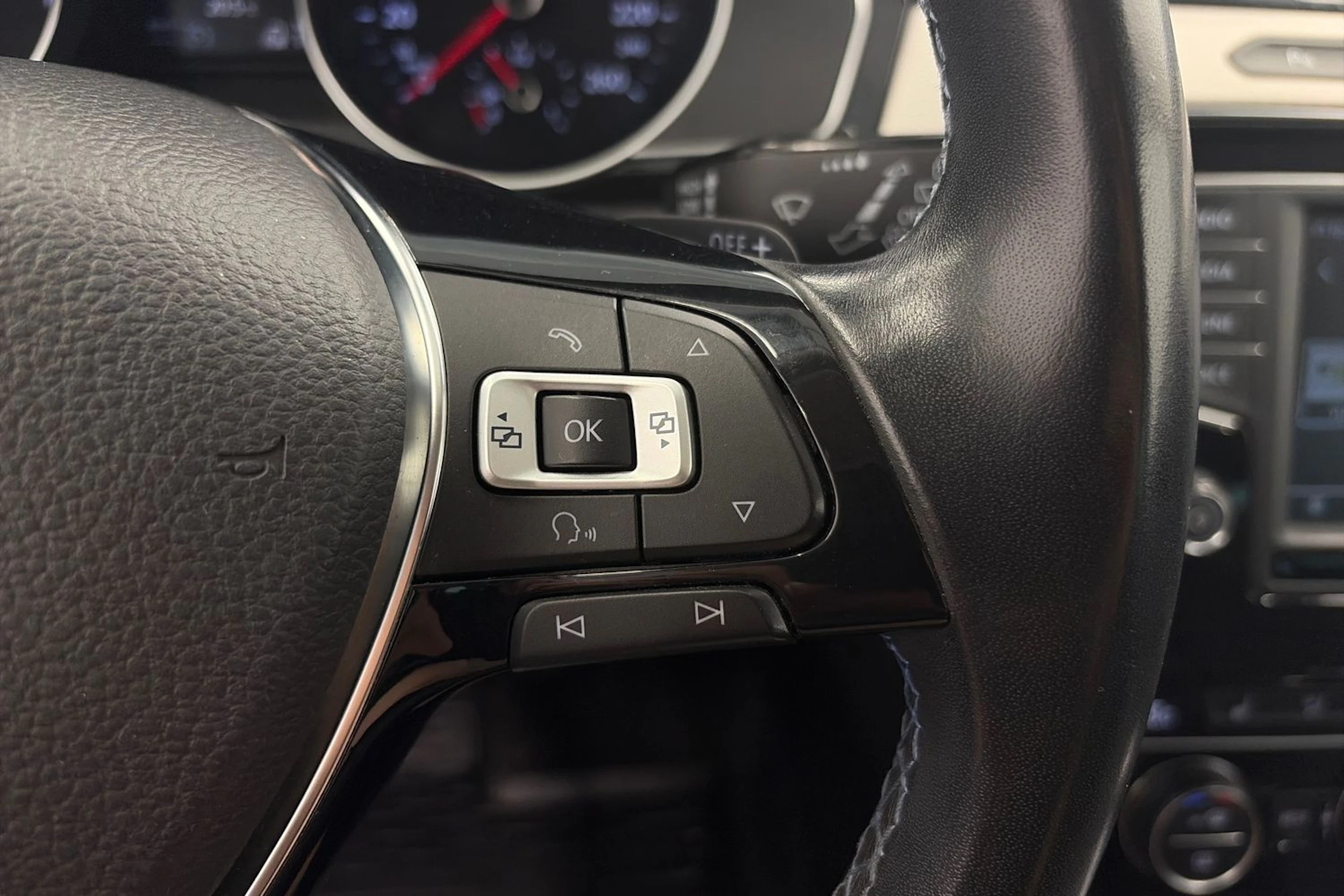 valkoinen Volkswagen Passat 2017 kuva 16.