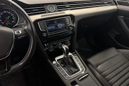 valkoinen Volkswagen Passat 2017 kuva 17.