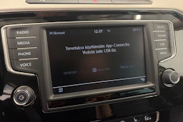 valkoinen Volkswagen Passat 2017 kuva 18.