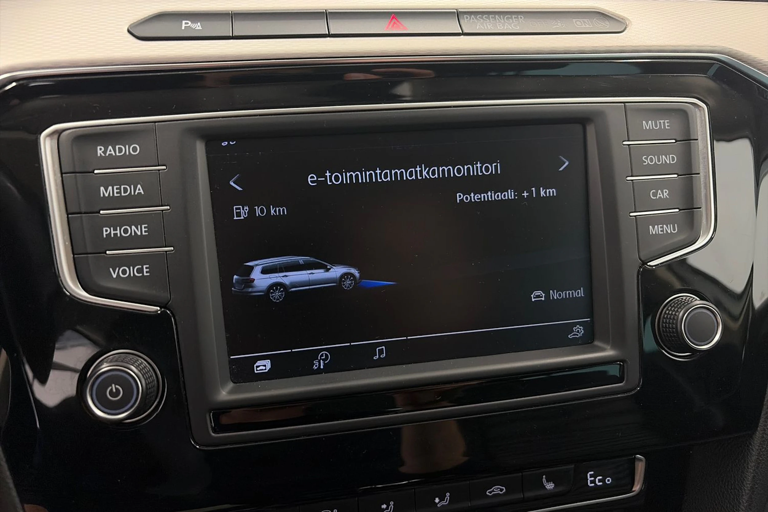 valkoinen Volkswagen Passat 2017 kuva 19.