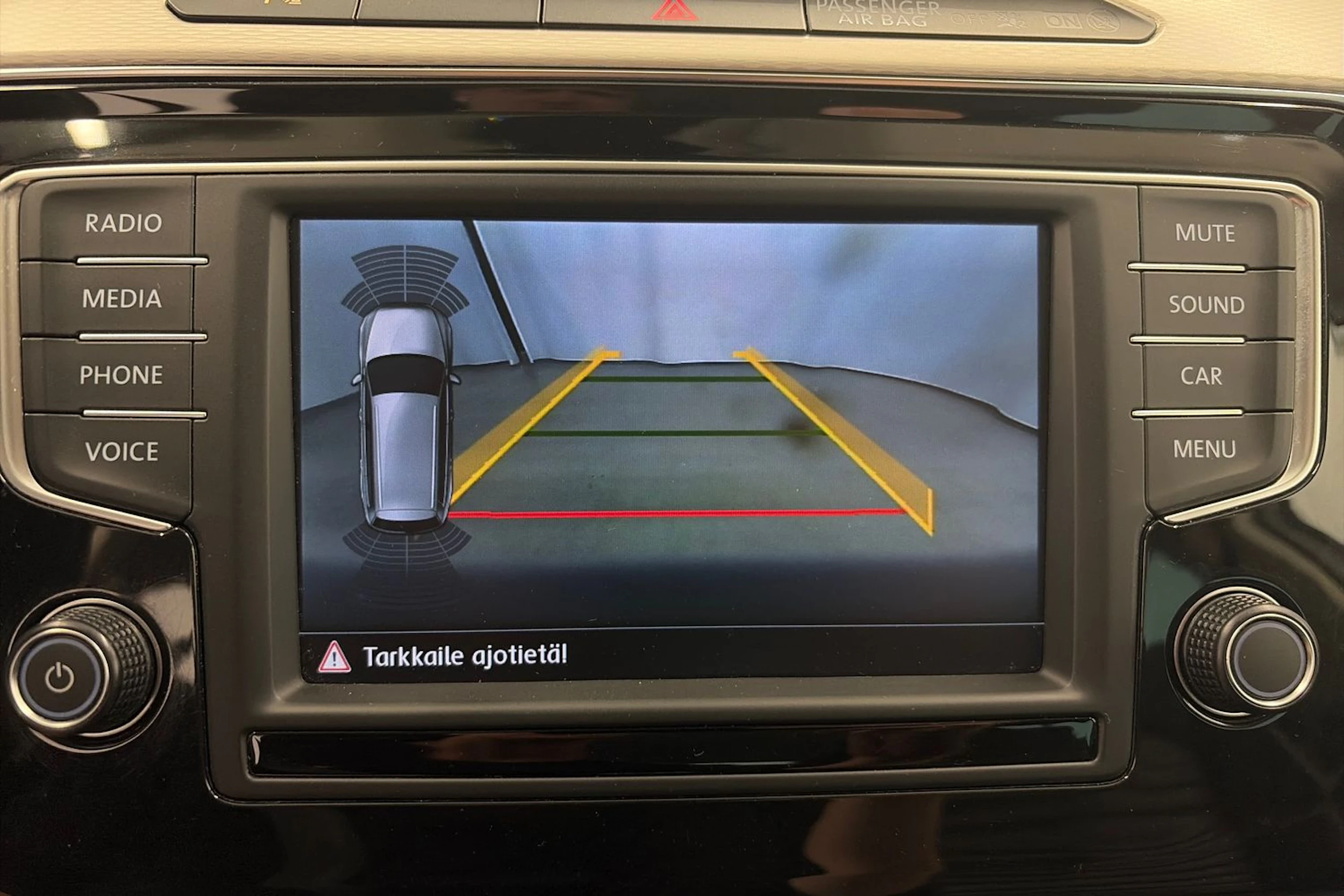 valkoinen Volkswagen Passat 2017 kuva 20.