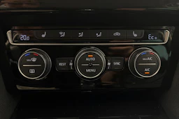 valkoinen Volkswagen Passat 2017 kuva 21.