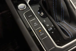valkoinen Volkswagen Passat 2017 kuva 22.