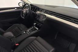 valkoinen Volkswagen Passat 2017 kuva 26.