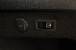 valkoinen Volkswagen Passat 2017 kuva 28.
