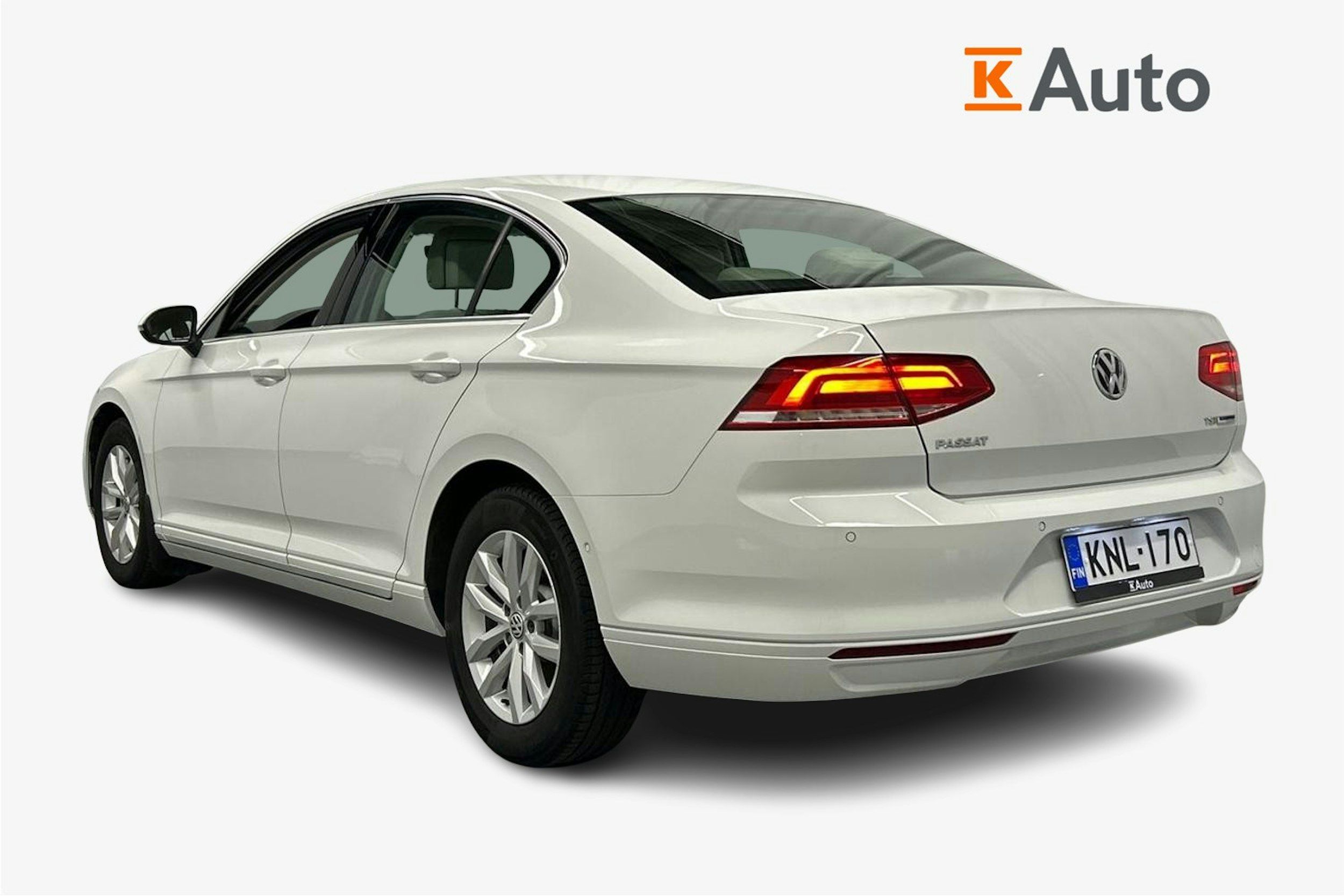 valkoinen Volkswagen Passat 2016 kuva 2.