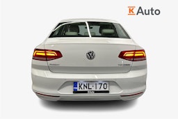 valkoinen Volkswagen Passat 2016 kuva 3.